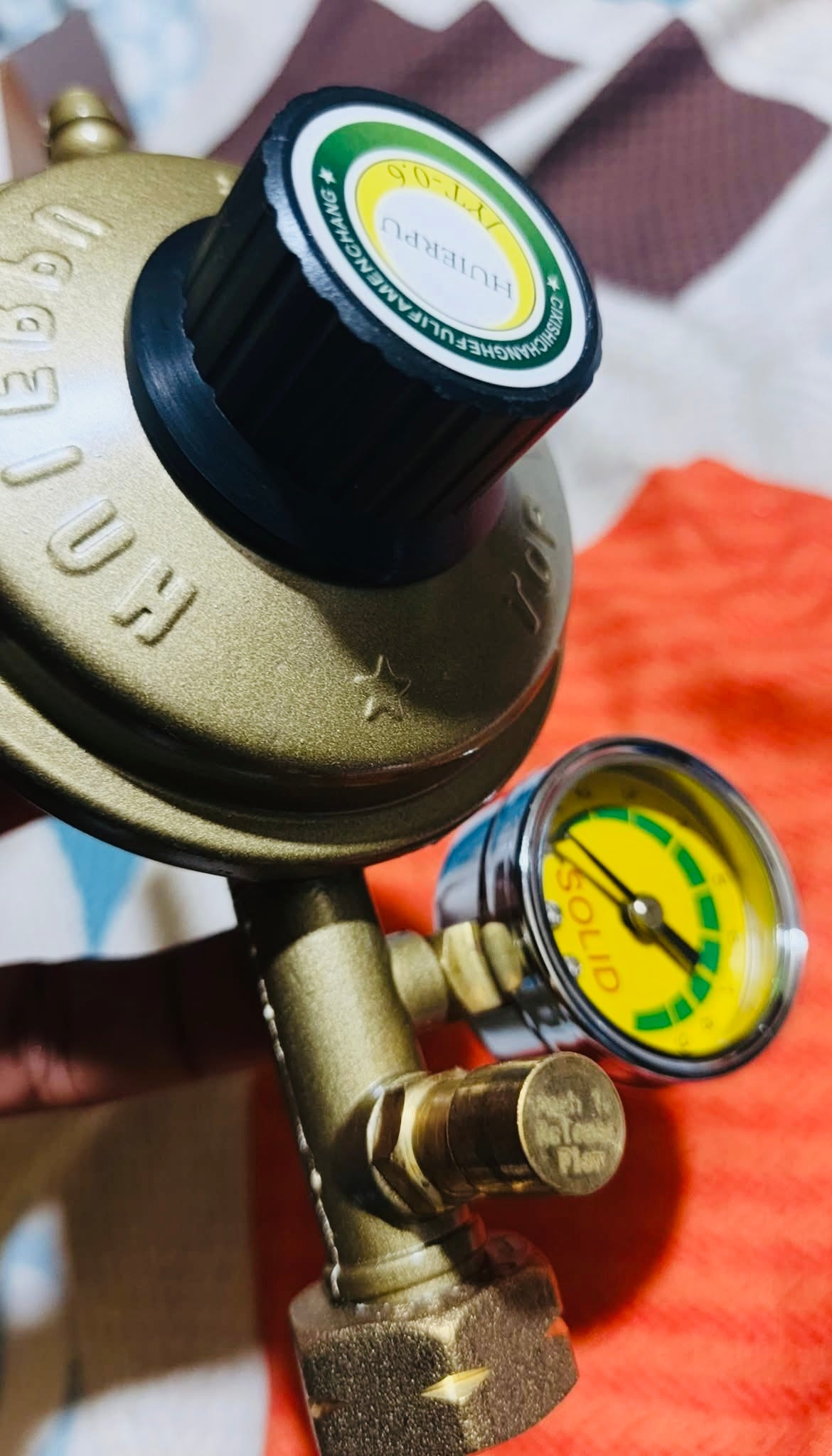 Détendeur de gaz butane avec manomètre+ Anti-Fuite Qualité Supérieure.